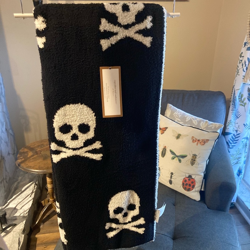 Cupcake & Cashmere skull blanket
